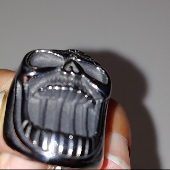 Skull Ring / bottle opener - Picture 3 of 3